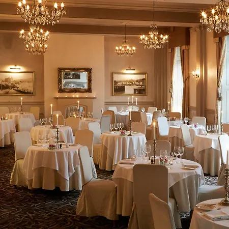 Palm Court 3*